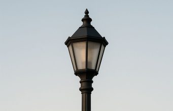 Durand gastó millones en farolas mientras Salta se hunde en baches